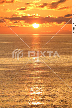 夕暮 夕日 日本海 夕景 夕暮 日没の写真素材 [71413369] - PIXTA